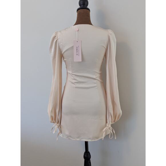NWT Oh Polly Vanna Balloon Sleeve Mini Dress in Ivory, Sz 0US Babydoll Swiftie - Picture 3 of 7